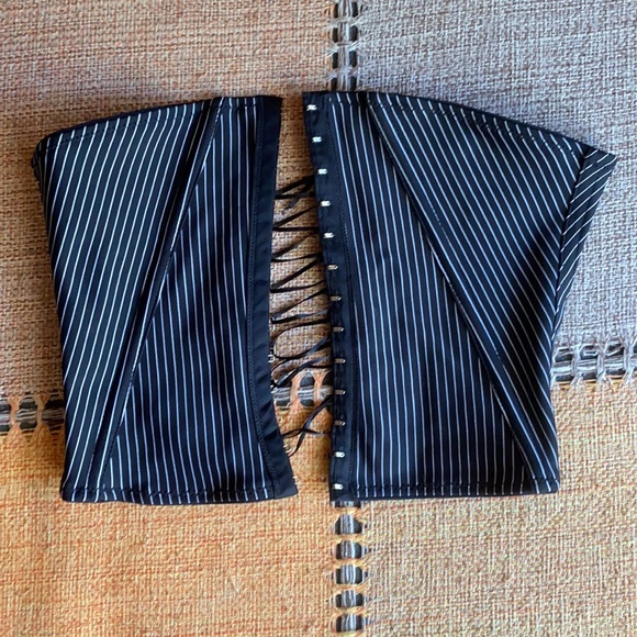 Striped Corset - Picture 4 of 6